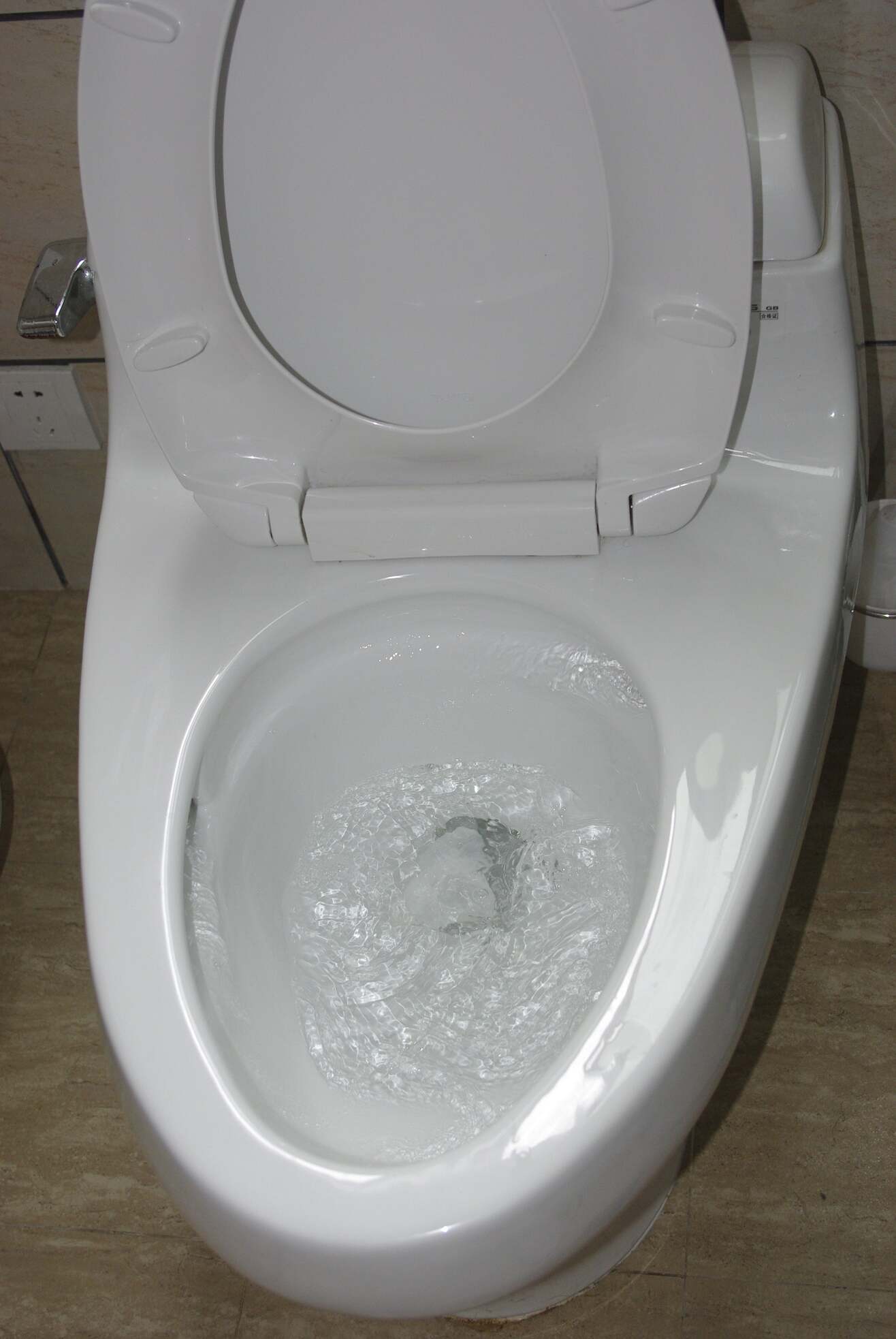 How-To-Unclog-A-Toilet-Without-A-Plunger-TN